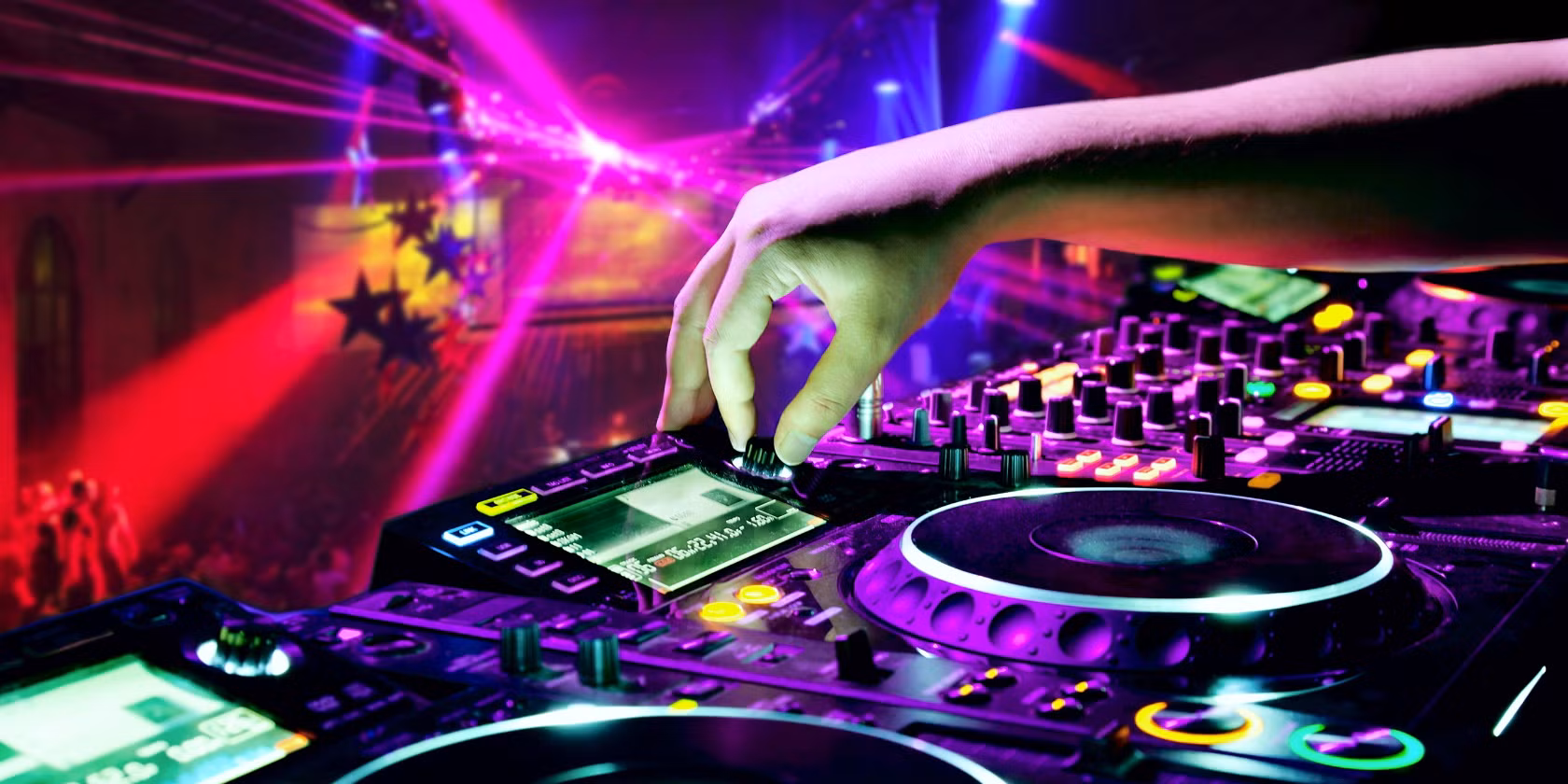 راهنمای انتخاب دی‌ جی حرفه‌ ای برای مراسم