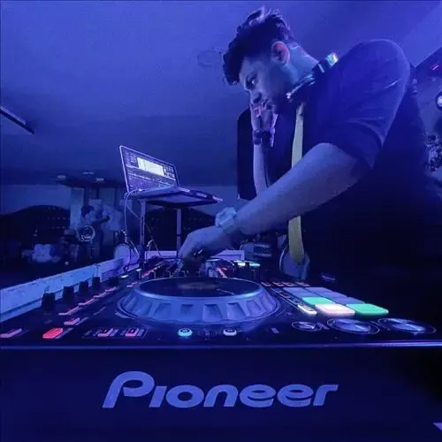 تأثیر لباس و ظاهر دی جی بر تجربه مراسم