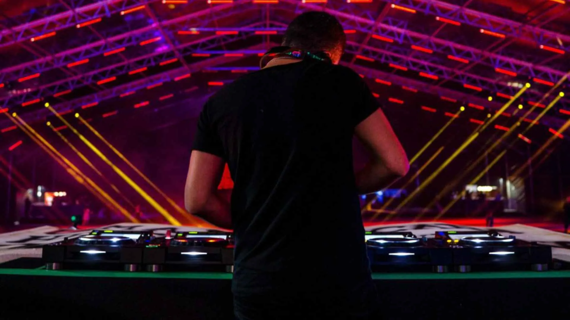 10 راز دی جی که نمیدانستید !