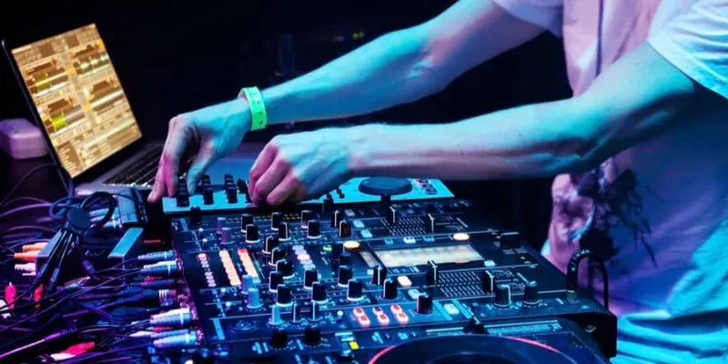 5 دلیل برای دی جی شدن